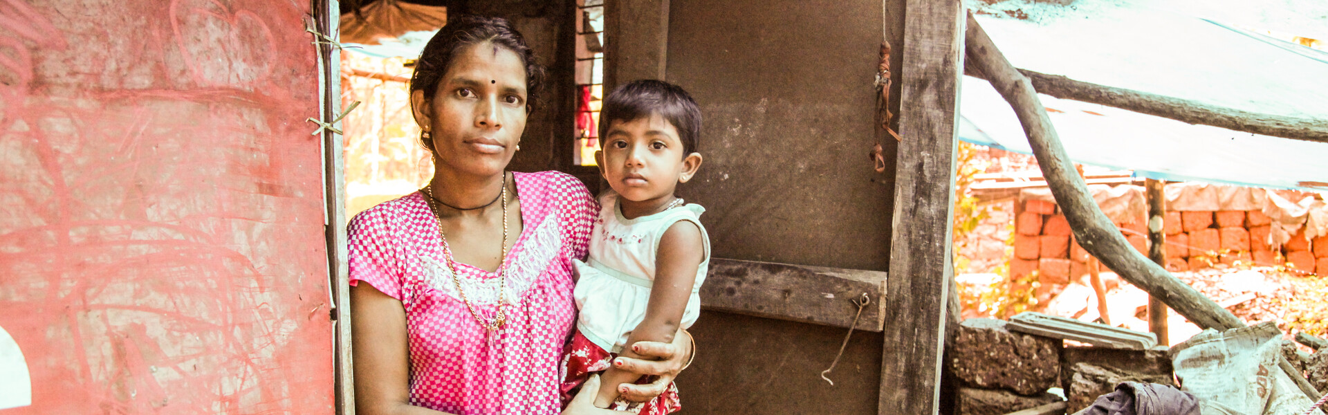 Durch die Flut in Indien haben Familien wie diese alles verloren