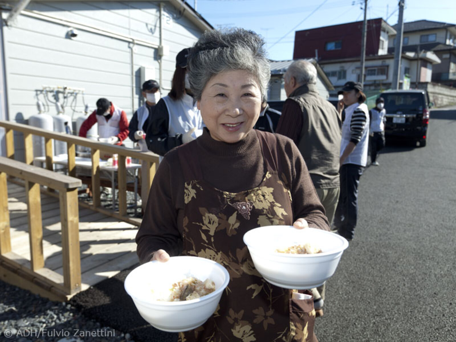 Die Menschen in Kesennuma sind sehr dankbar über die warme Mahlzeit, die sie dank arche noVa bekommen