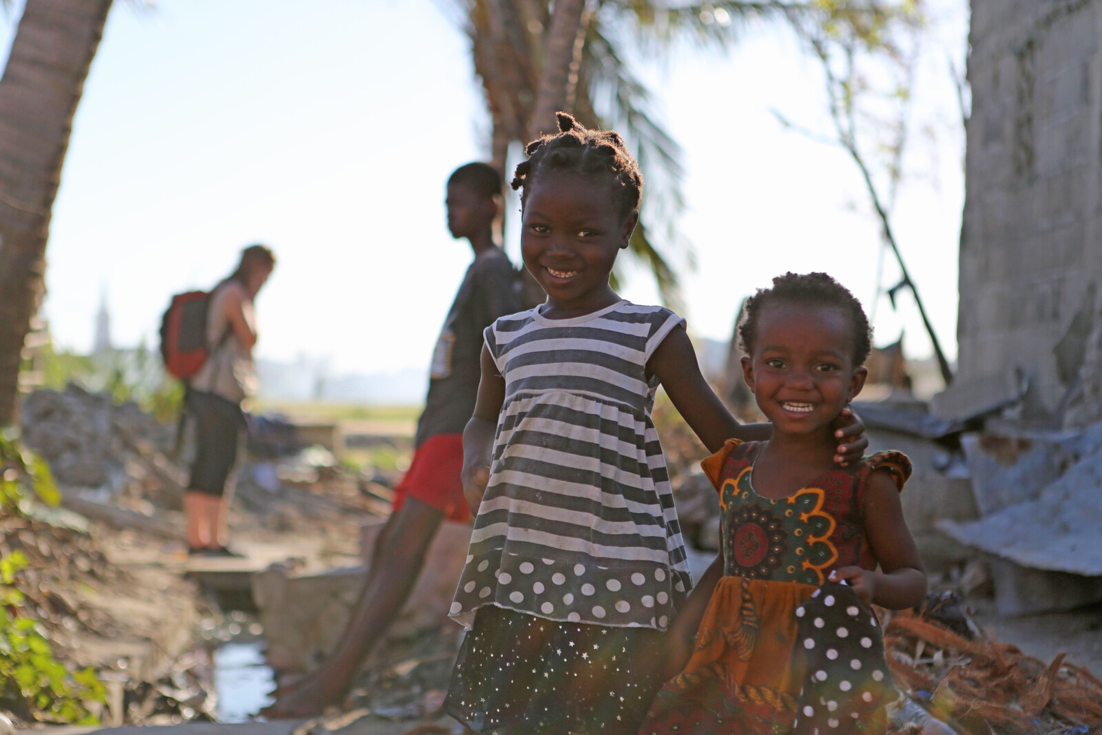Zwei Mädchen in Mosambik
