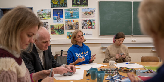 Alissa Rentowitsch bei einem Workshop für Geflüchtete aus der Ukraine