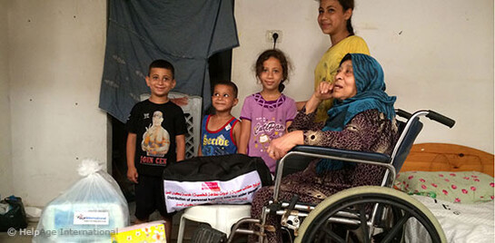 HelpAge-Team hilft alten Menschen und ihren Familien