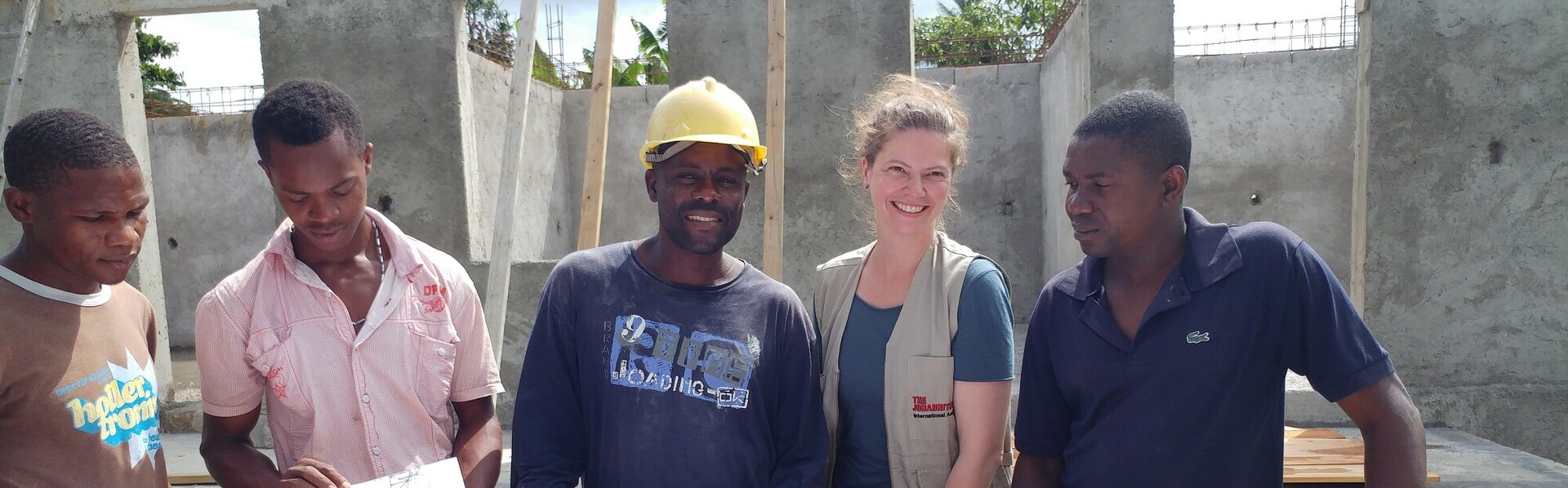 Johanniterin Claudia Zehl bei einem Projektbesuch im Mai 2018. Eröffnung des Neubaus ist zum Jahresende geplant