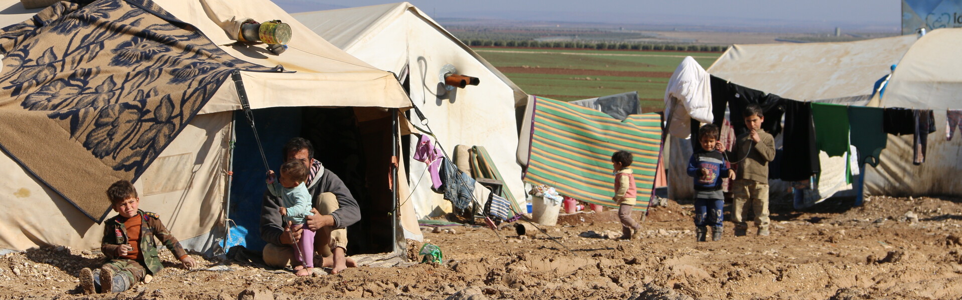 In Idlib (Syrien) wachsen viele Kinder in Notunterkünften wie dieser auf