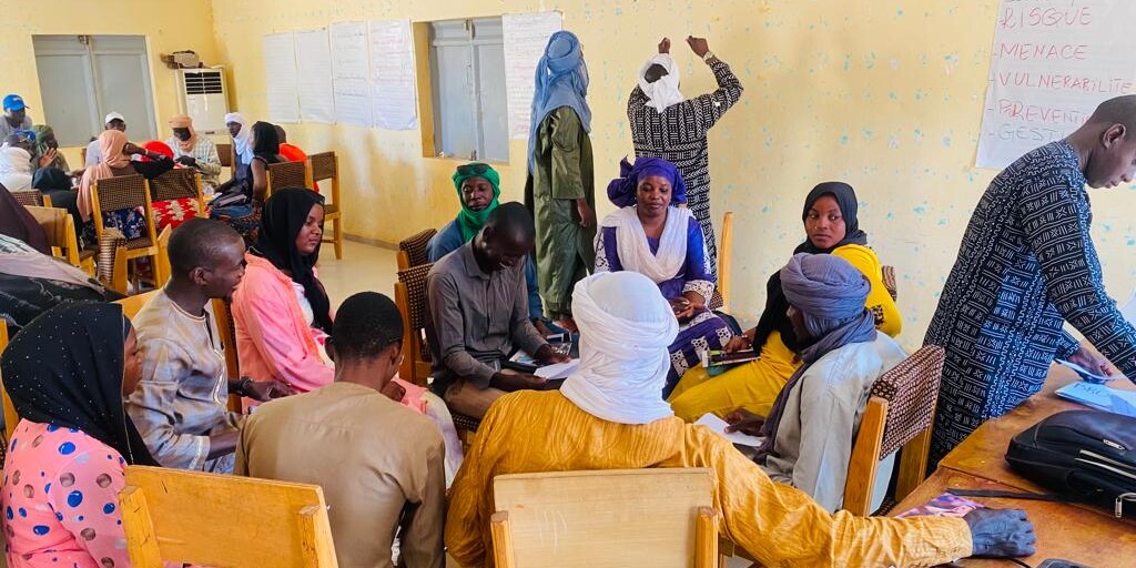 Junge Menschen aus Mali lernen in Schulungen, sich auf Krisen vorzubereiten