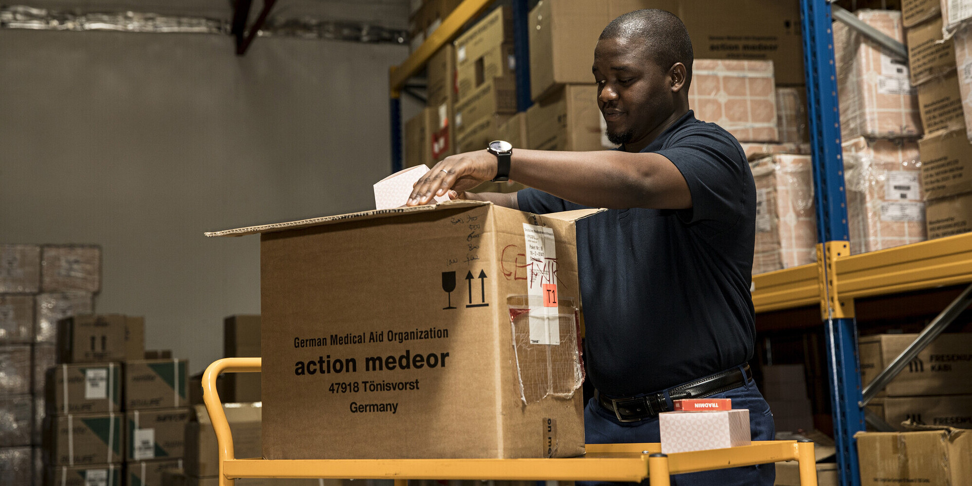 Rajab T. Lawe ist der Landesdirektor von action medeor in Malawi Rajab T. Lawe ist der Landesdirektor von action medeor in Malawi