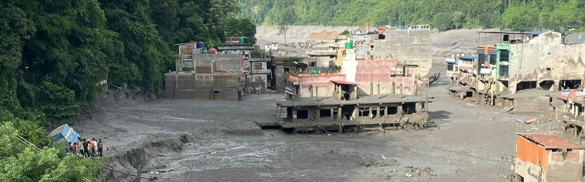 Zahlreiche Häuser wurden durch die Sturzflut in Nepal zerstört Zahlreiche Häuser wurden durch die Sturzflut in Nepal zerstört