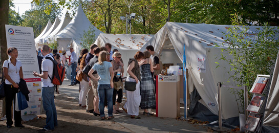 Bürgerfest zum Tag der Deutschen Einheit in Frankfurt: Aktion Deutschland Hilft informiert über Flüchtlingshilfe