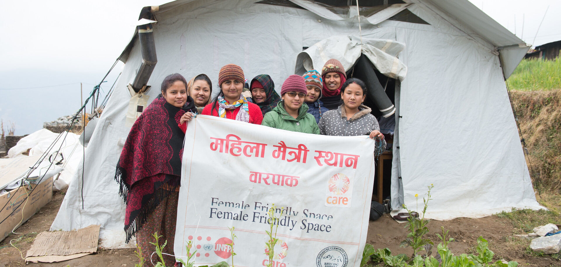 CARE errichtet Female Friendly Spaces in Nepal, damit Frauen eine Anlaufstelle haben, wenn sie Gewalt ausgesetzt werden. CARE errichtet Female Friendly Spaces in Nepal, damit Frauen eine Anlaufstelle haben, wenn sie Gewalt ausgesetzt werden.