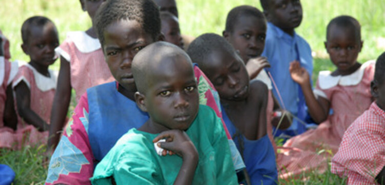Flut Afrika: Kinder im Schatten
