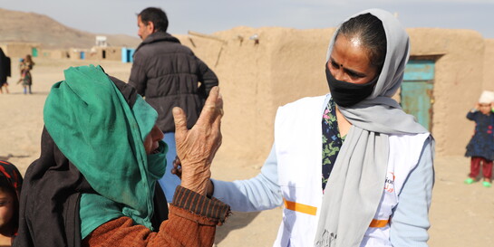 Asuntha Charles von der Hilfsorganisation World Vision in einem Projekt in Afghanistan