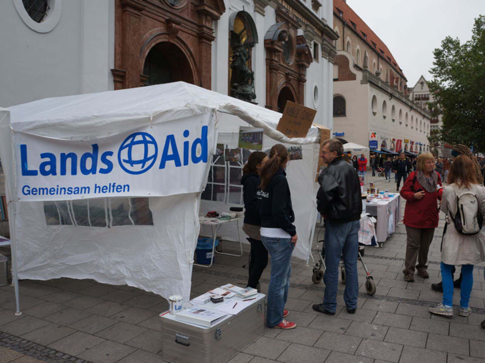 Die Organisation LandsAid präsentierte sich mit einer mobilen Klinik, wie sie auch bei  internationalen Katastrophenfällen zum Einsatz kommt.