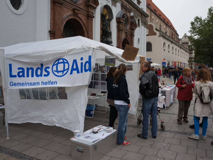 082-800-bs-tour-82 Die Organisation LandsAid präsentierte sich mit einer mobilen Klinik, wie sie auch bei internationalen Katastrophenfällen zum Einsatz kommt.