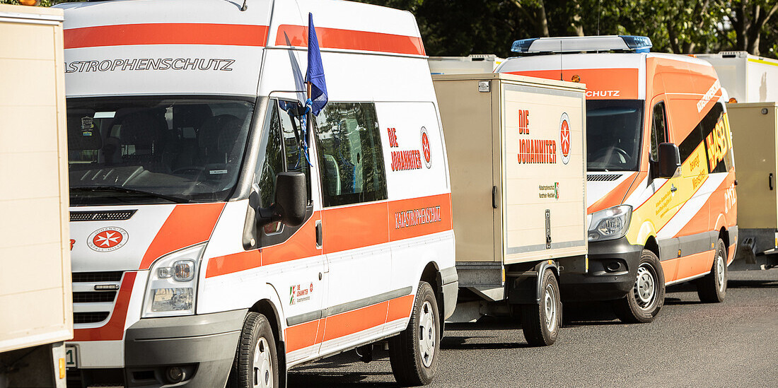 Rettungsdienste beim Hilfseinsatz nach dem Hochwasser in Deutschland 2021