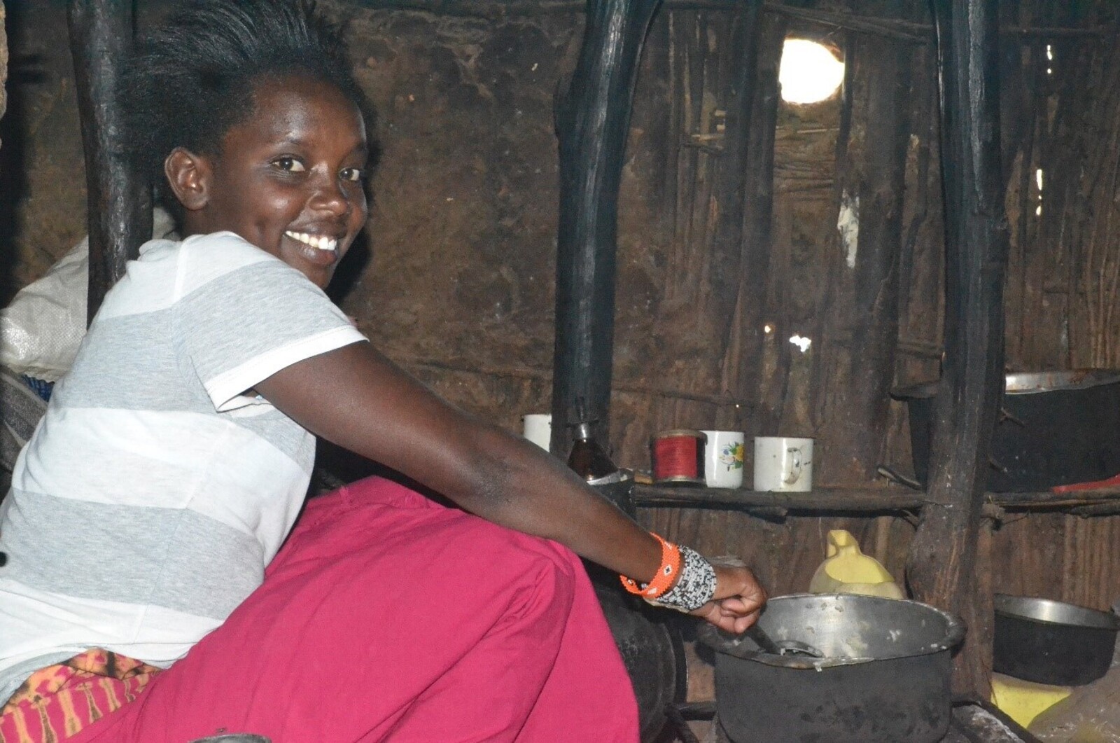 Janet, 19 Jahre, aus Kenia 