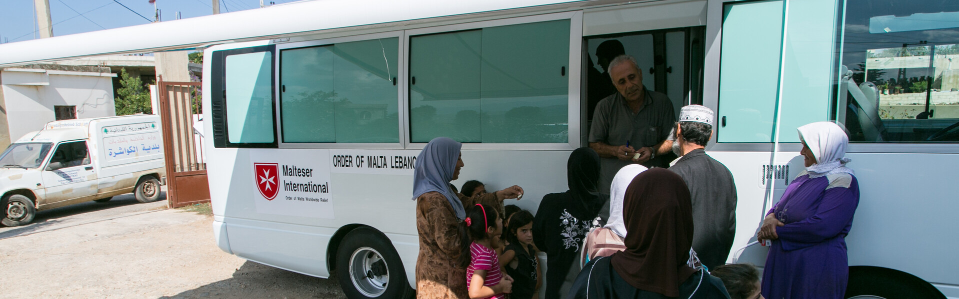 Im Libanon fährt der Klinikbus um Flüchtlingen zu helfen.