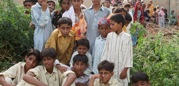 Flut Pakistan: Kinder im Süden am 31.08.2010