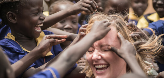 Kai Kappes mit Kindern im Südsudan