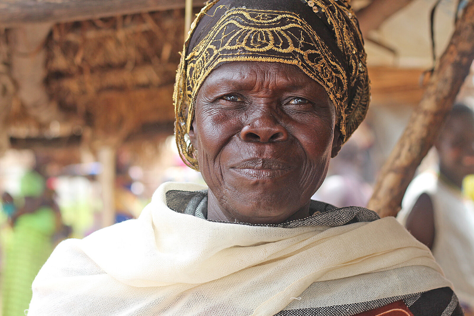 Eine alte Frau in einem Flüchtlingscamp in Uganda