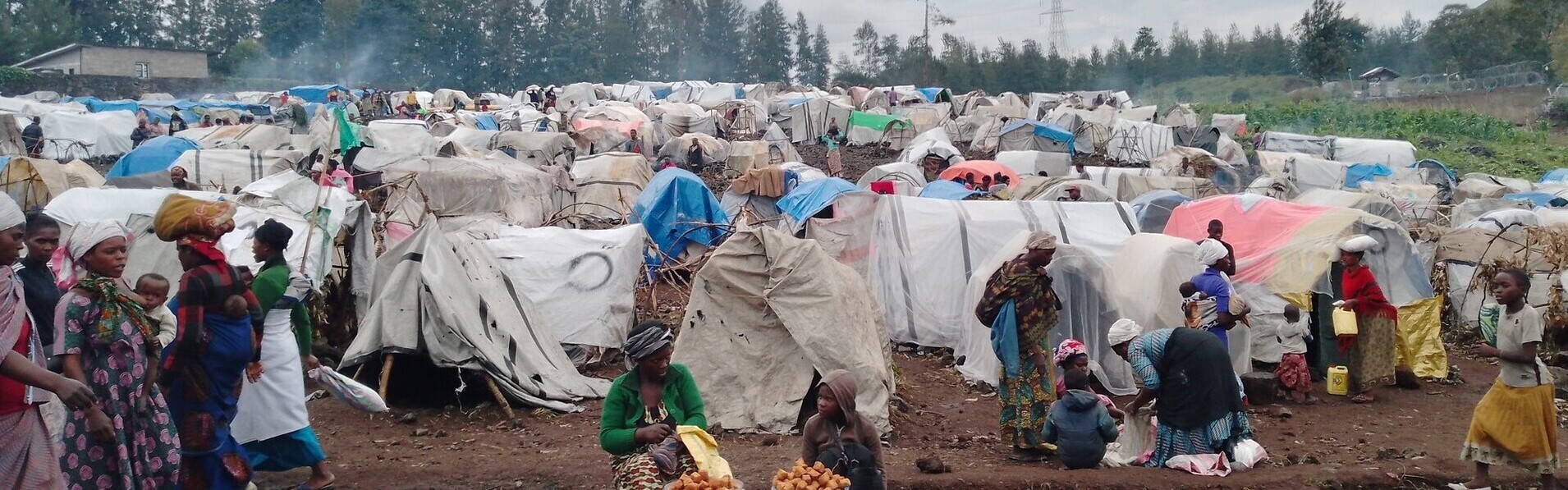 Menschen in einem Camp im Kongo (Symbolbild)