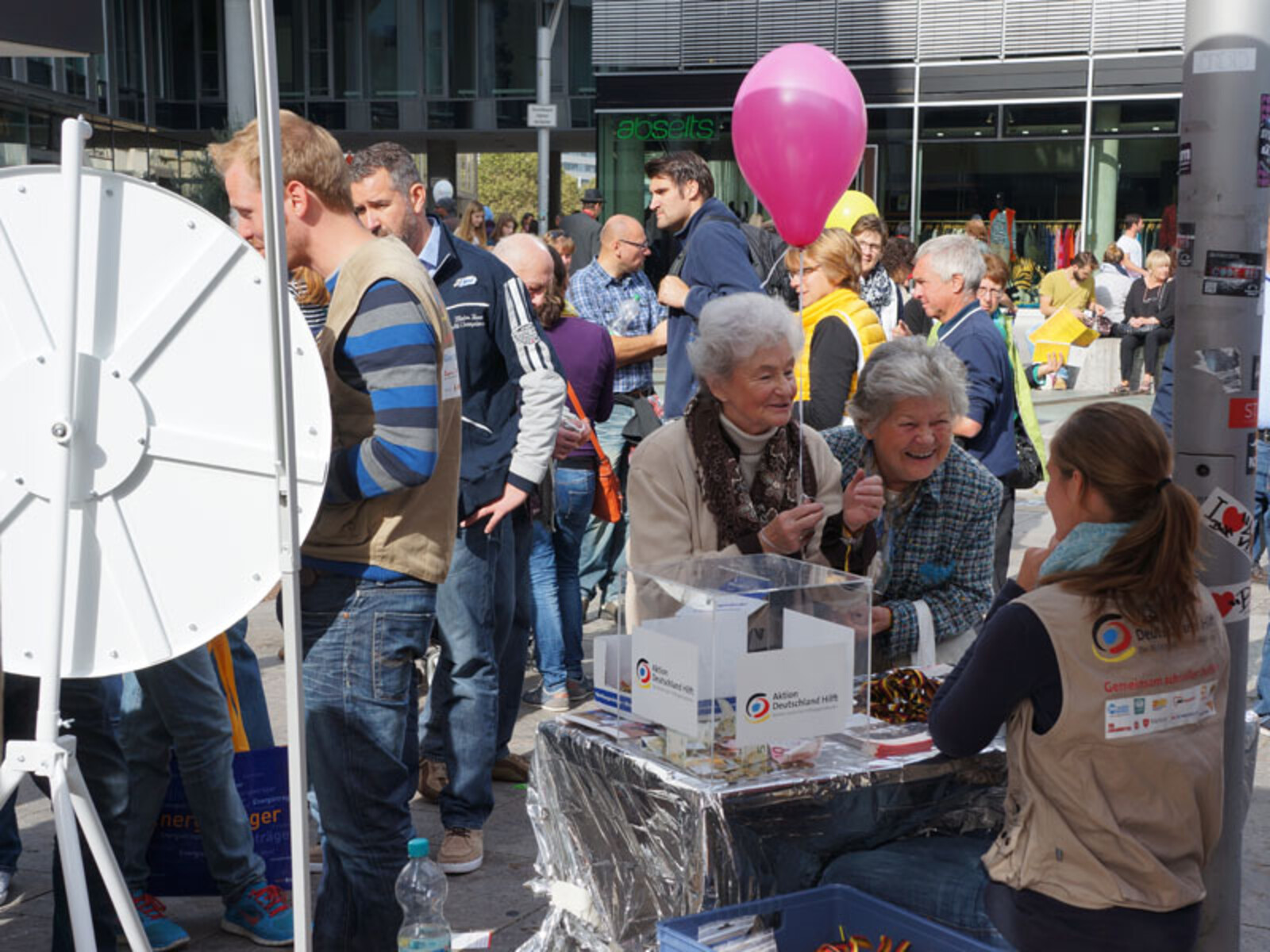 Unsere Mitarbeiter freuten sich über die vielen Interessentinnen und Interessenten