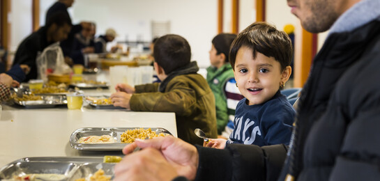 Flüchtlingshilfe Deutschland Einrichtung Essensausgabe