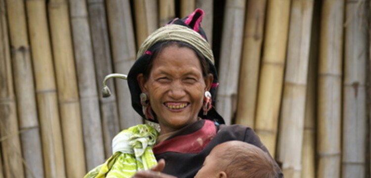 Zykon Myanmar: Frau mit Kind, ein Jahr vor dem Zyklon