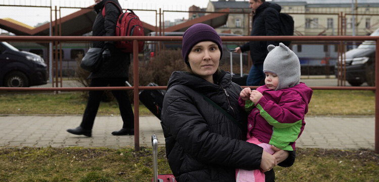 Frauen und Kinder sind auf der Flucht Frauen und Kinder sind auf der Flucht