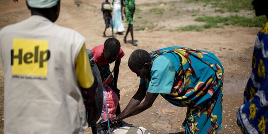 Corona-Prävention: Menschen beim Händewaschen im Südsudan (Symbolbild)