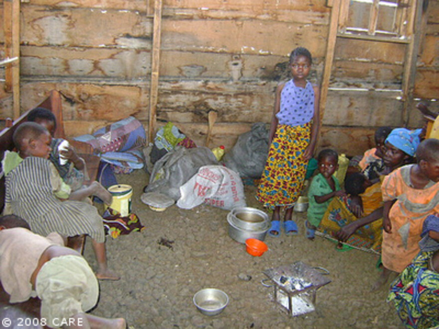 Notruf Kongo: Familie in einer Hütte