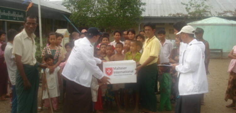 Zyklon Myanmar: Die Malteser übergeben Hilfsgüter