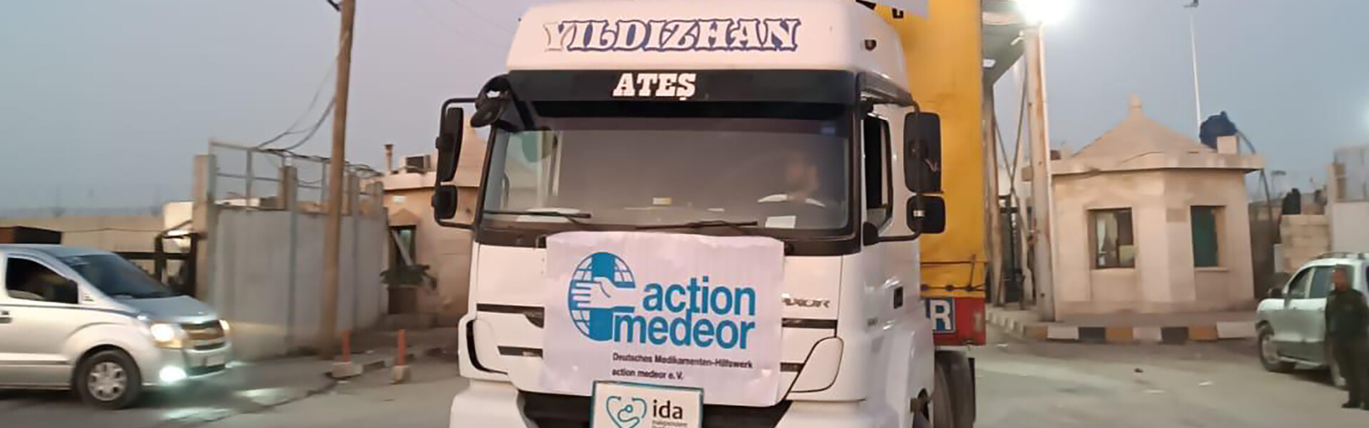 Ein LKW mit Medikamenten von action medeor erreicht Nordwest-Syrien 