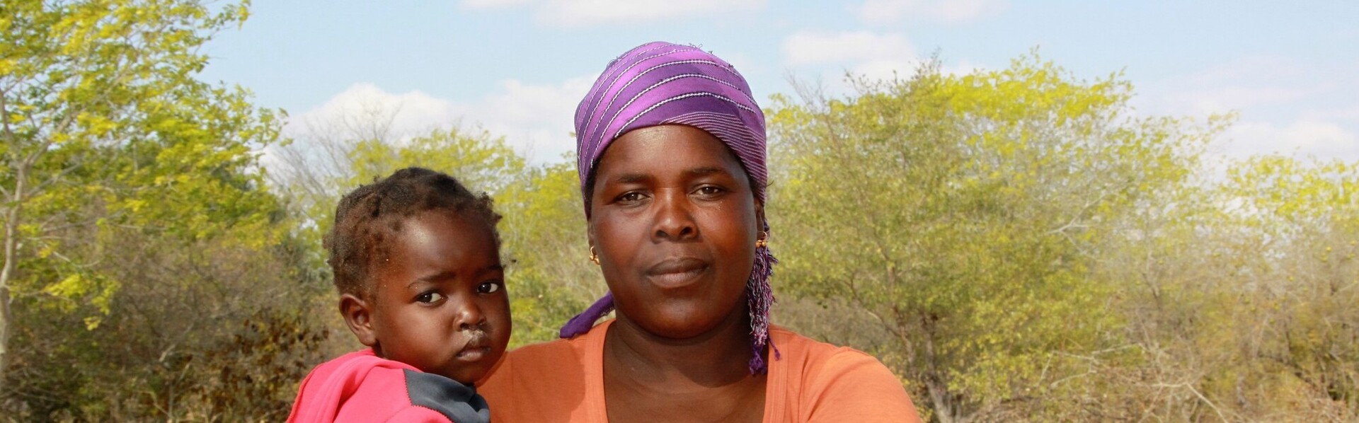 Besonders Frauen ärmeren ländlichen Regionen in Afrika leiden unter Wasser- und Nahrungsmangel
