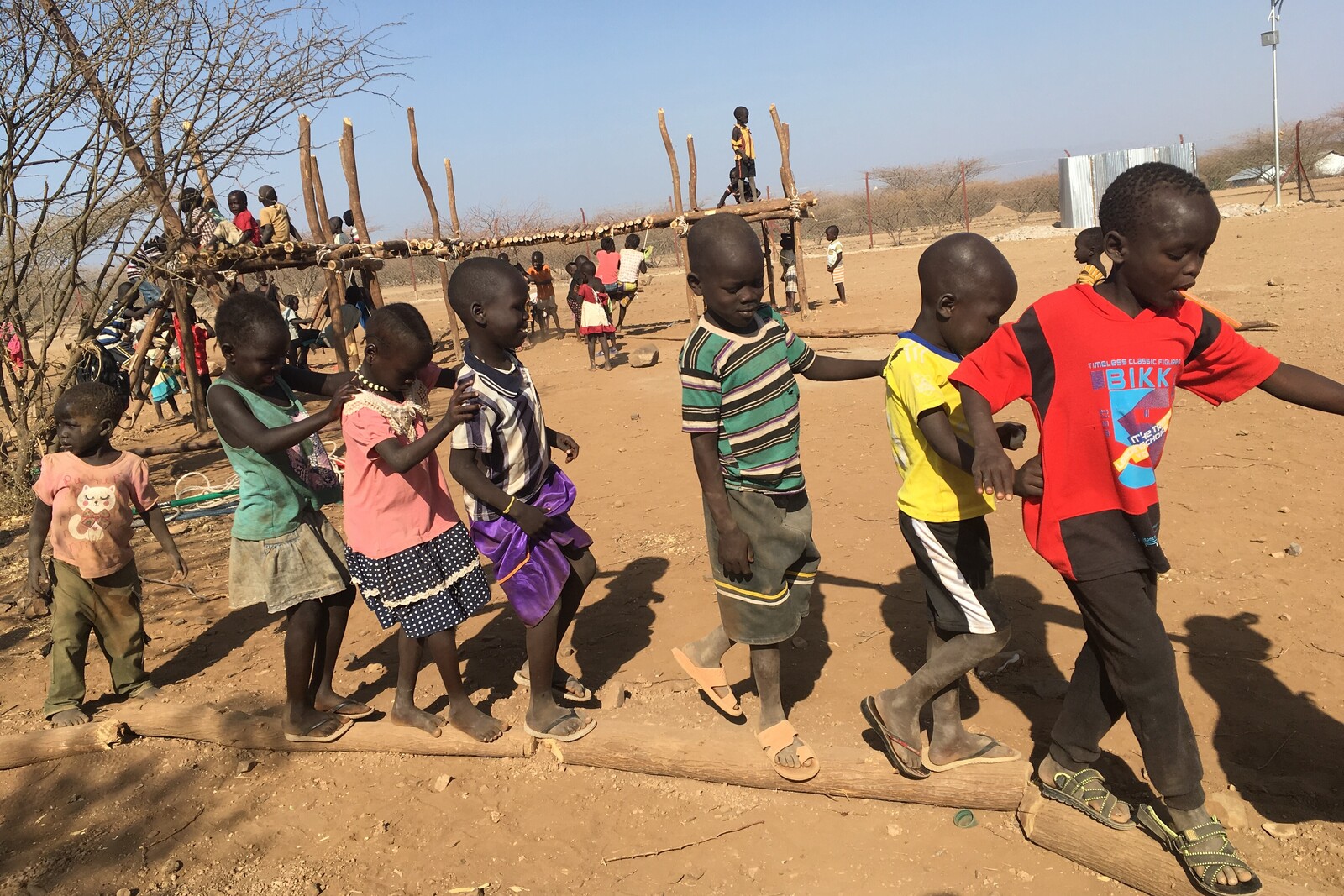 Kinder beim Spielen im Flüchtlingscamp