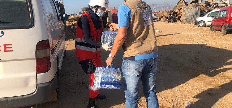 Beirut nach der Explosion: Ein Helfer unserer Bündnisorganisation ADRA im Einsatz Beirut nach der Explosion: Ein Helfer unserer Bündnisorganisation ADRA im Einsatz