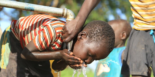 Malteser International versorgt die Flüchtlinge mit sauberem Trinkwasser.