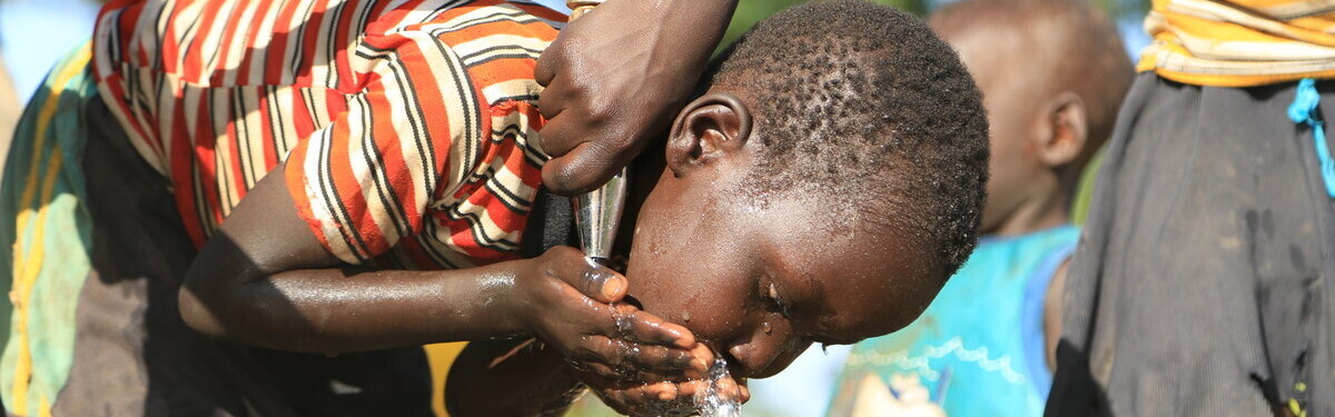 Malteser International versorgt die Flüchtlinge mit sauberem Trinkwasser.