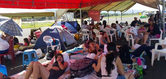 Nach dem Erdbeben in Ecuador verbringen viele Menschen die Nächte aus Angst vor Nachbeben im Freien.