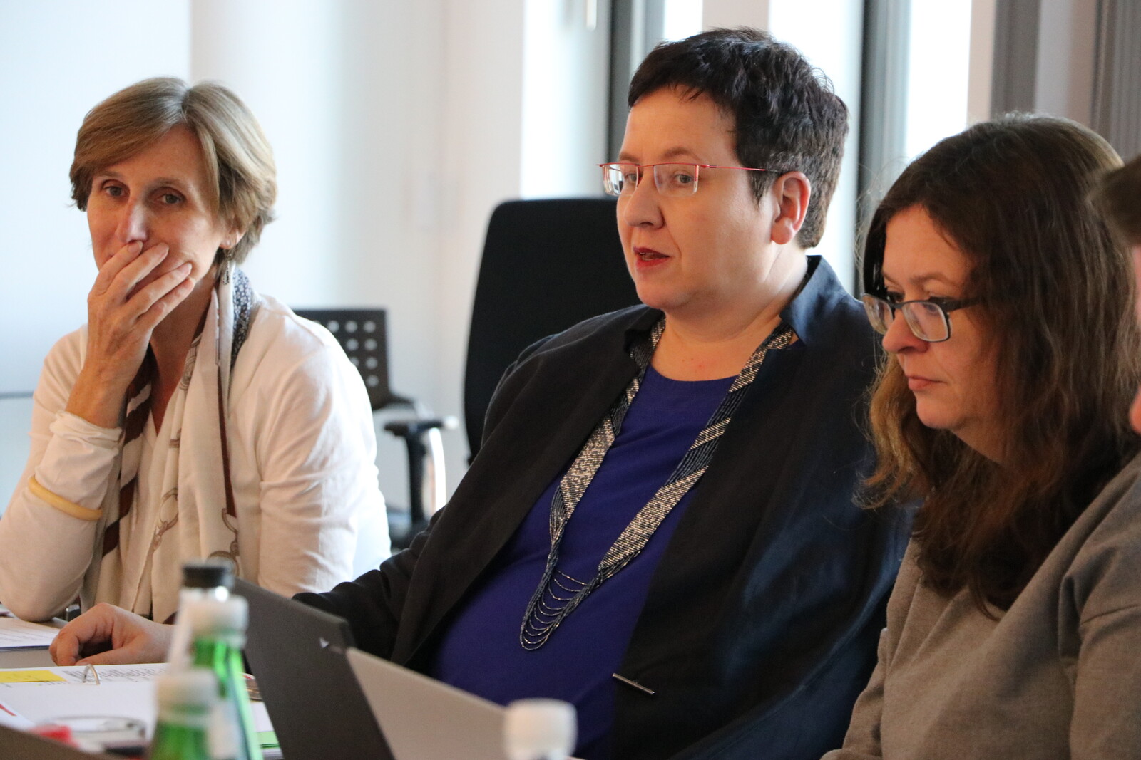 Simone Pott, Ute Schaeffer und Marion Dilg bei der Jurysitzung des Journalistenpreises Humanitäre Hilfe