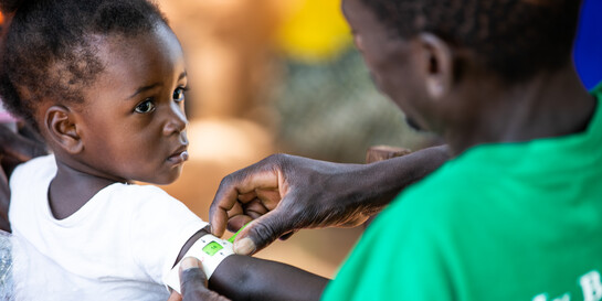 Kinder im afrikanischen Sambia sind oft unterernährt  