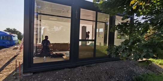 Eine mobile Gesundheitsstation im Ahrtal