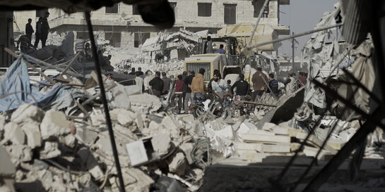 Nach einem Bombenangriff in Idlib: Aufräumarbeiten in einem Wohngebiet 
