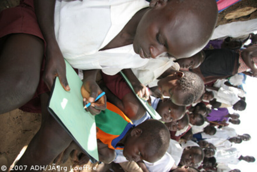 Flut Afrika: malende Kinder
