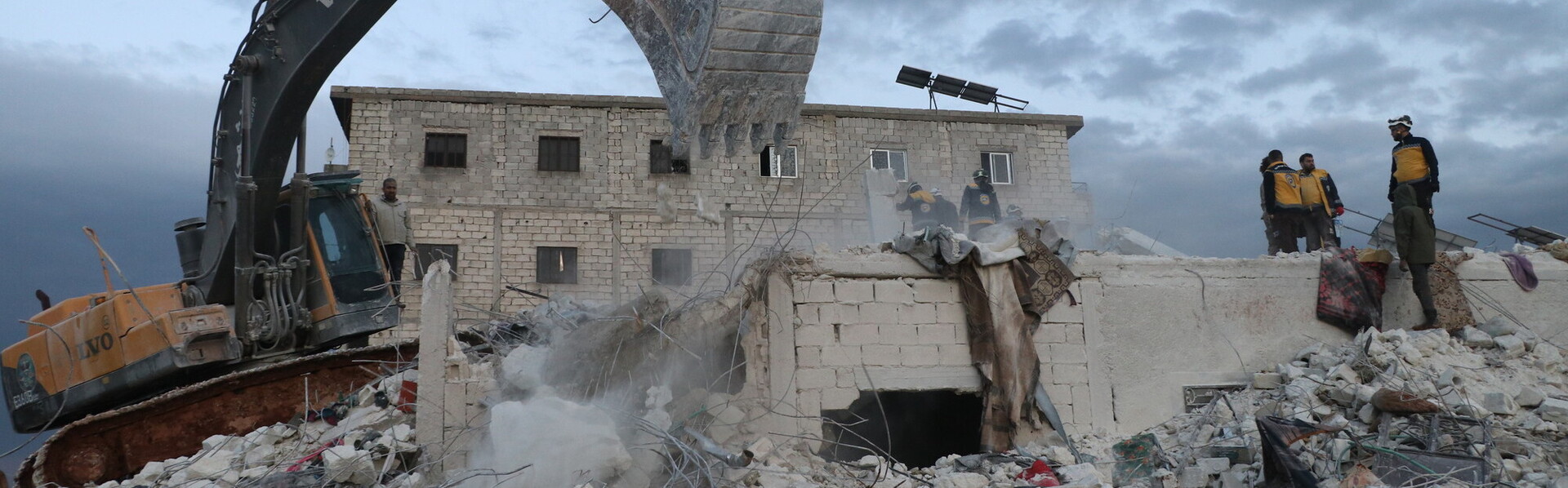Aufräumarbeiten nach den Erdbeben in Syrien