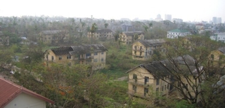 Zyklon Myanmar:Blick auf zerstörte Dächer