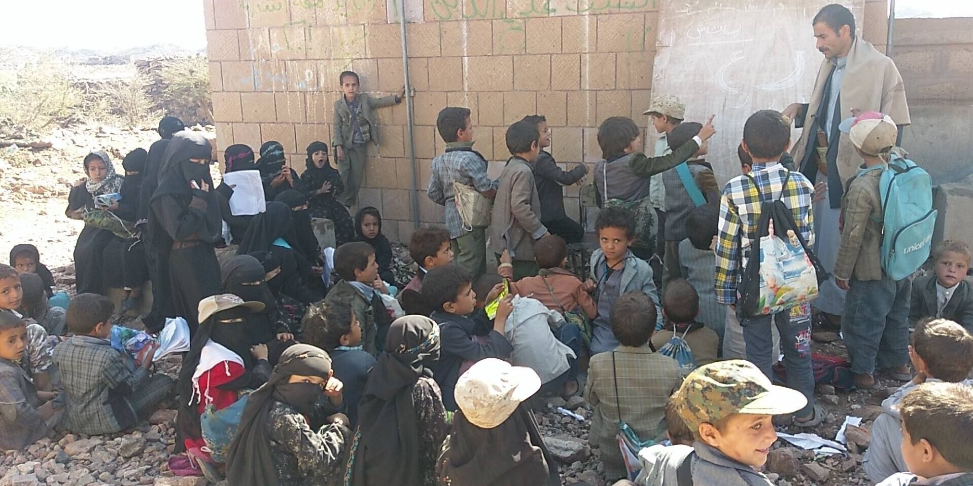So sah der Unterricht an der Schule in Dhamar, Jemen, vor dem Umbau aus So sah der Unterricht an der Schule in Dhamar, Jemen, vor dem Umbau aus