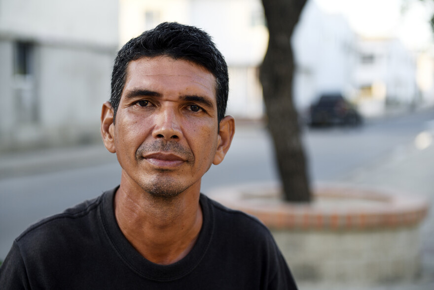 Carlos Garcia lebt in Kolumbien in einem Haus für Taubstumme Carlos Garcia lebt in Kolumbien in einem Haus für Taubstumme