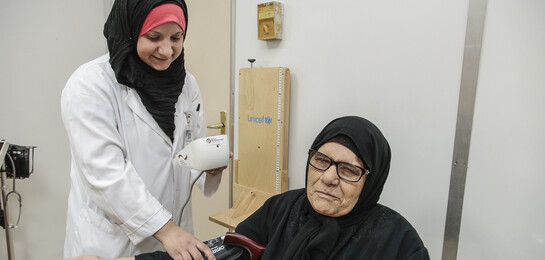 Unsere Bündnisorganisation HelpAge behandelt die schwere Diabetes von Hamda Moukbel Aoude.