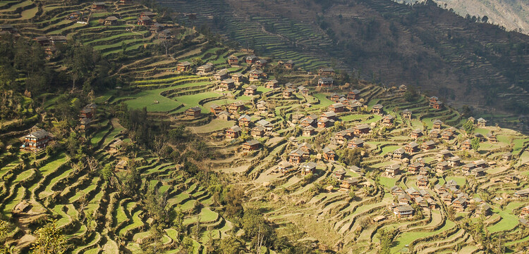 Blick auf ein Bergdorf in Nepal