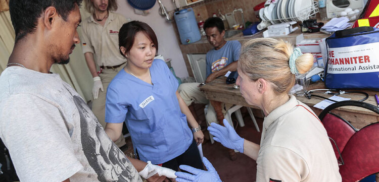 Schwerpunkte sind allgemeine medizinische Hausarzt- bzw. Notfallsprechstunden