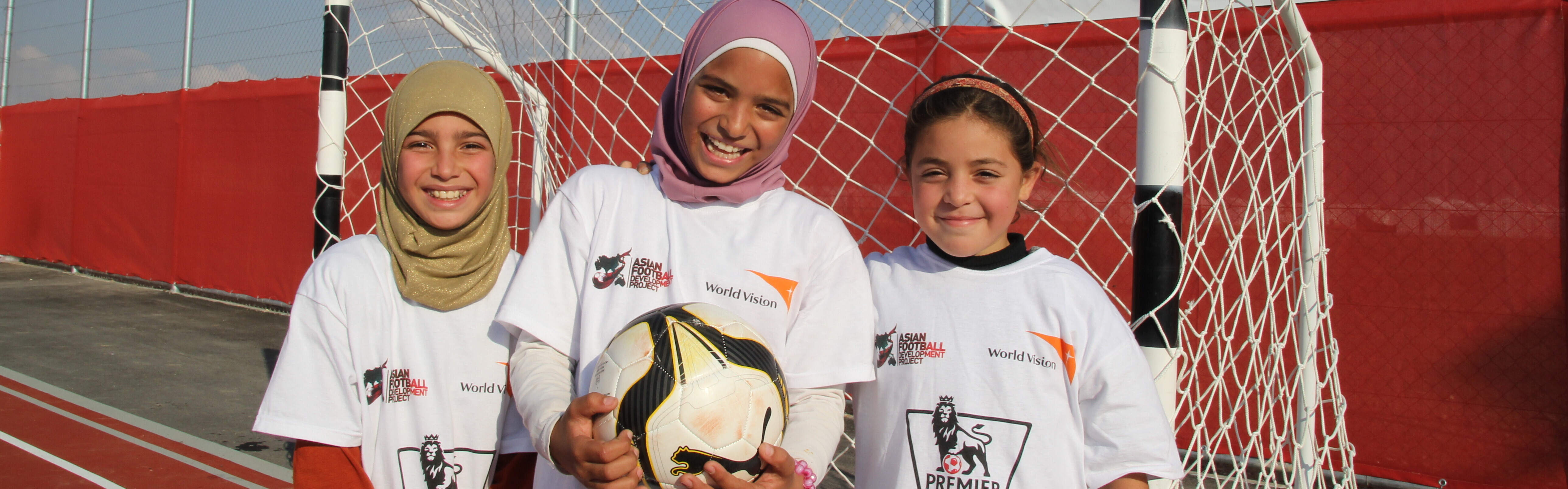 Im Fußballprojekt von World Vision können Kinder Fußball spielen und zumindest für kurze Zeit ihre Alltagssorgen im Flüchtlingslager vergessen